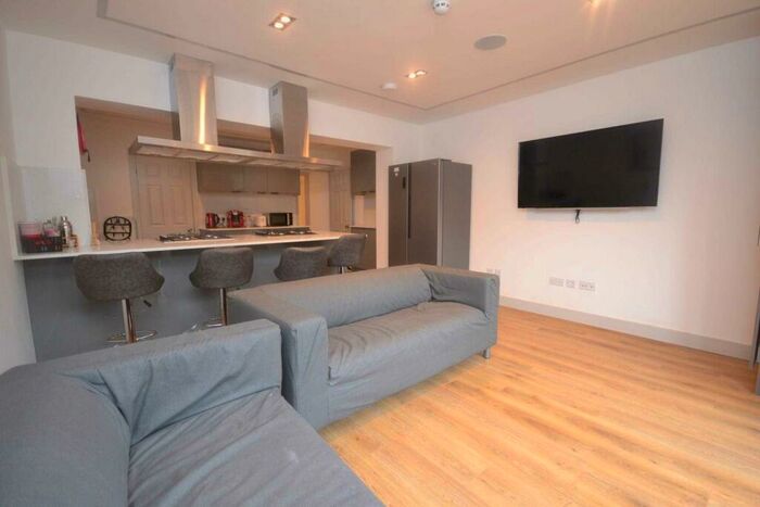 6 Bedroom Terraced House To Rent In Southampton Street, Reading, RG1