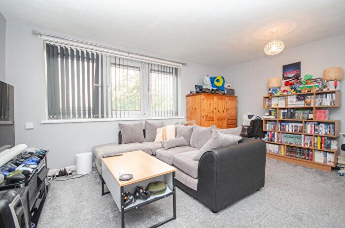 2 Bedroom Duplex For Sale In Taranto Road, Lordswood, Hampshire, SO16