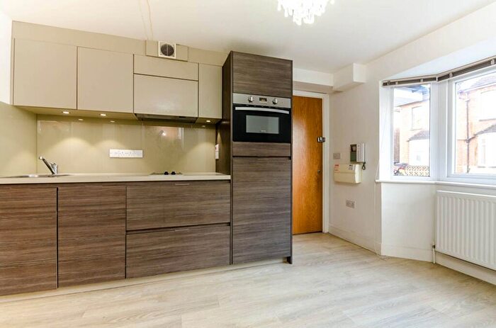 1 Bedroom Flat To Rent In Artillery Road, Guildford, GU1