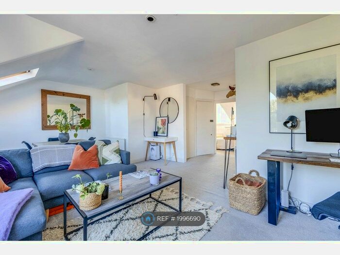 1 Bedroom Flat To Rent In Rockmount Road, London, SE19