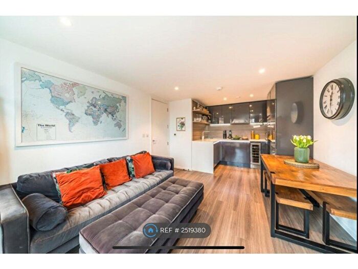 2 Bedroom Flat To Rent In Spectrum Way, Wandsworth, London, SW18