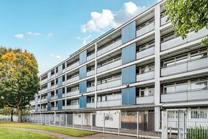 2 Bedroom Flat For Sale In Norton House, Bigland Street, Shadwell, London, E1