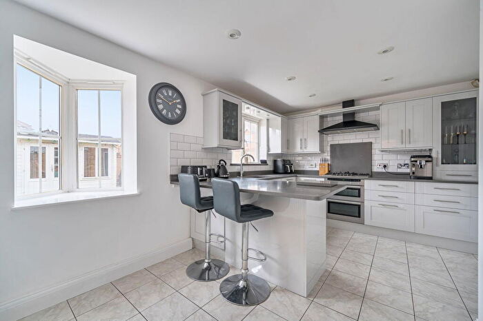 4 Bedroom Detached House For Sale In Sq Ft - Ensuites - Driveway For Cars - Woolbrook Close, ME8