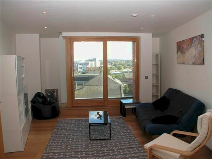 2 Bedroom Flat To Rent In Wharf Approach, Leeds, LS1
