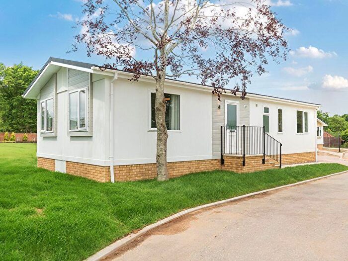 2 Bedroom Park Home For Sale In Garston Park, Garston Park, Tilehurst, RG31