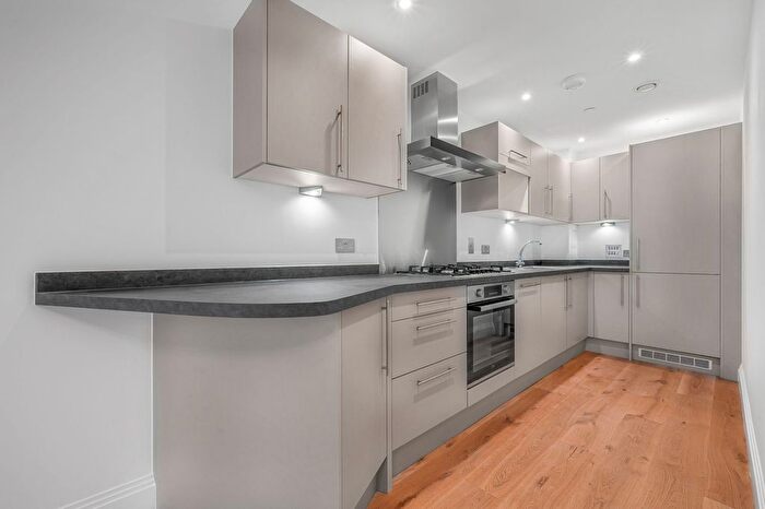 2 Bedroom Flat To Rent In Meridian Point, Creek Road, SE8