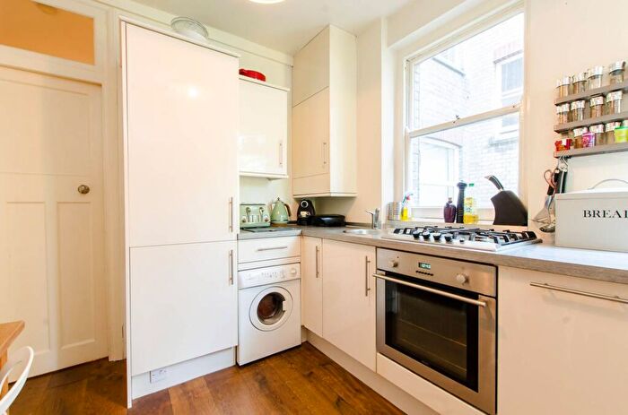 1 Bedroom Flat To Rent In Cavell Street, Whitechapel, London, E1