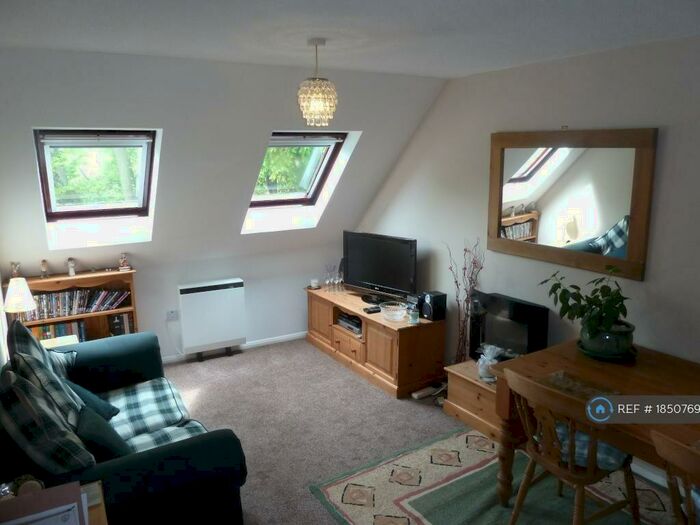 1 Bedroom Flat To Rent In Chamen House, Blandford Forum, DT11