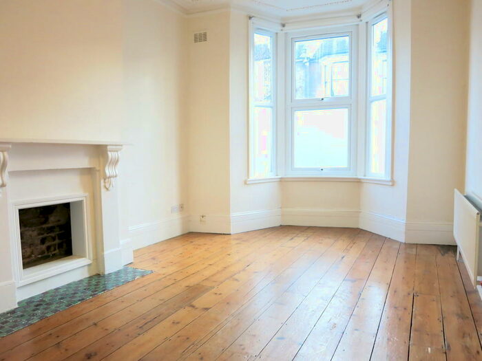 2 Bedroom Apartment To Rent In Barretts Grove, London, N16