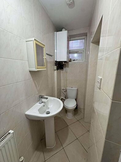 2 Bedroom Flat To Rent In Hazelbury Crescent, Luton, LU1
