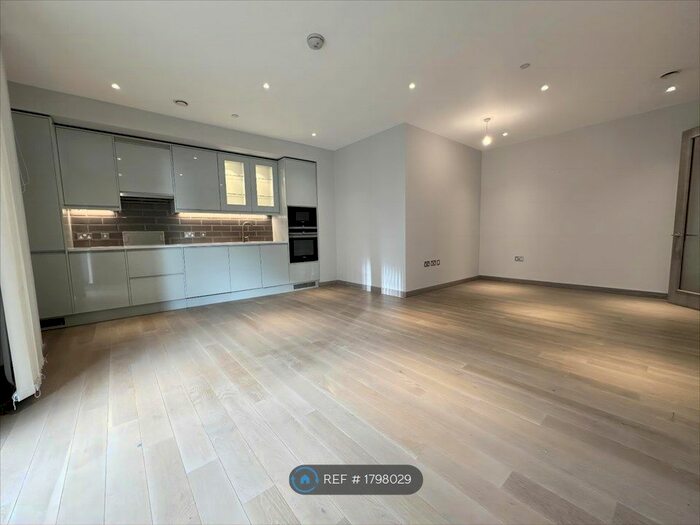2 Bedroom Flat To Rent In Dray House, London, SW18