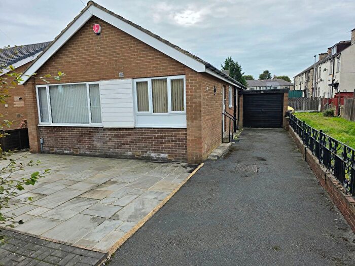 3 Bedroom Detached House To Rent In Airedale Street, Bradford, BD2