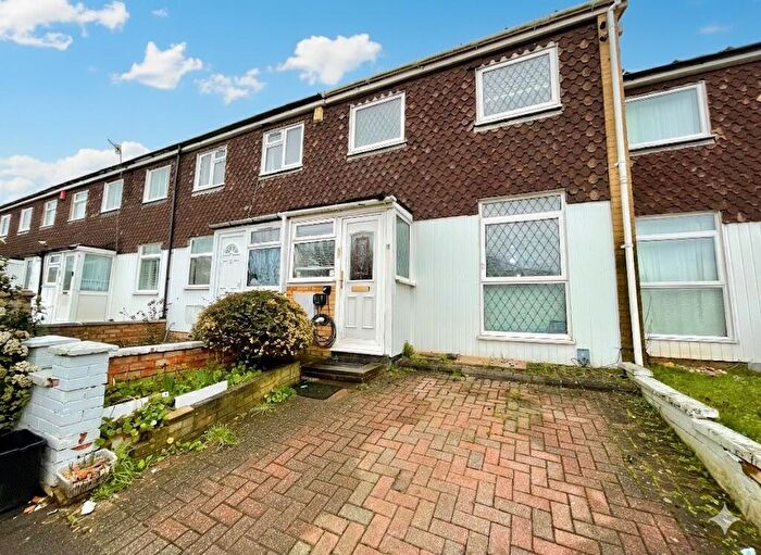 3 Bedroom Terraced House For Sale In Gregories Close, Luton, Bedfordshire, LU3