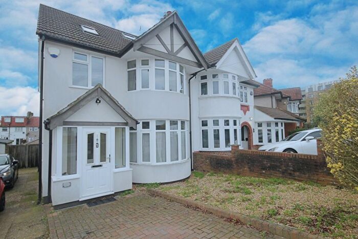 4 Bedroom Semi Detached House For Sale In Ridding Lane, Greenford, UB6
