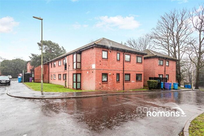 2 Bedroom Flat To Rent In Bruntile Close, Farnborough, GU14