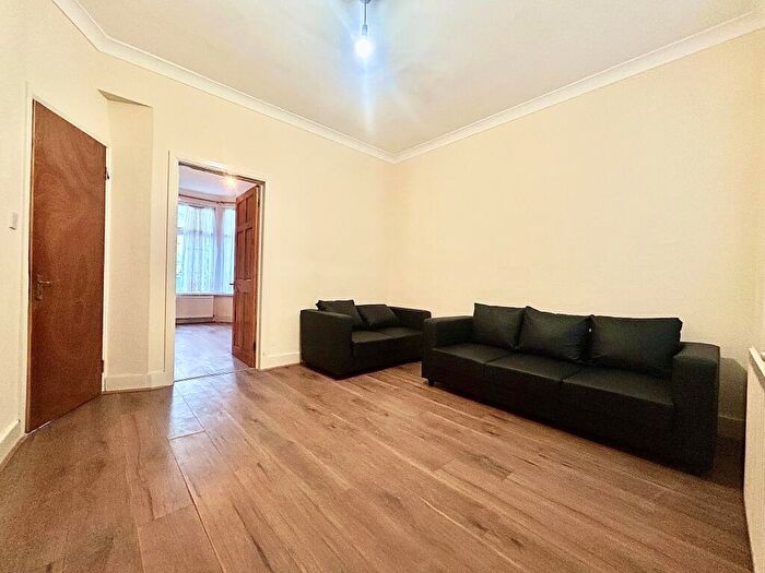 1 Bedroom Flat To Rent In Palamos Road, Leyton, E10