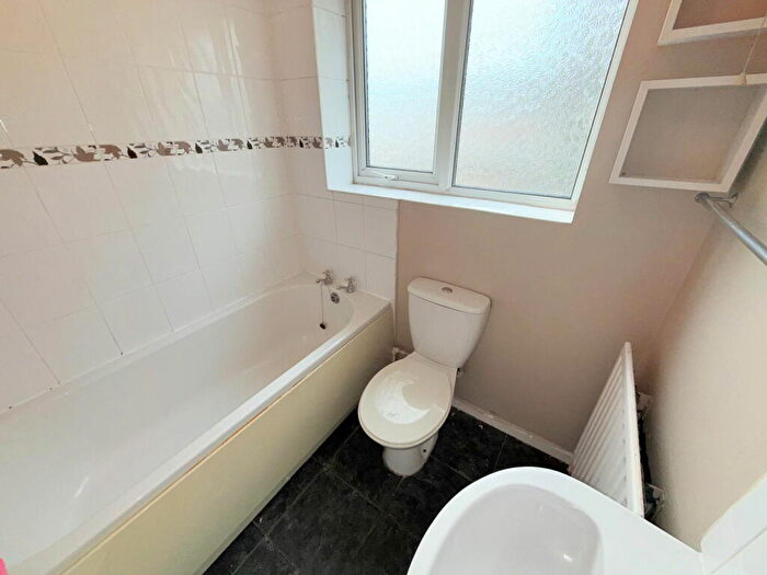 2 Bedroom End Of Terrace House To Rent In Kingfisher View, Stechford, B34