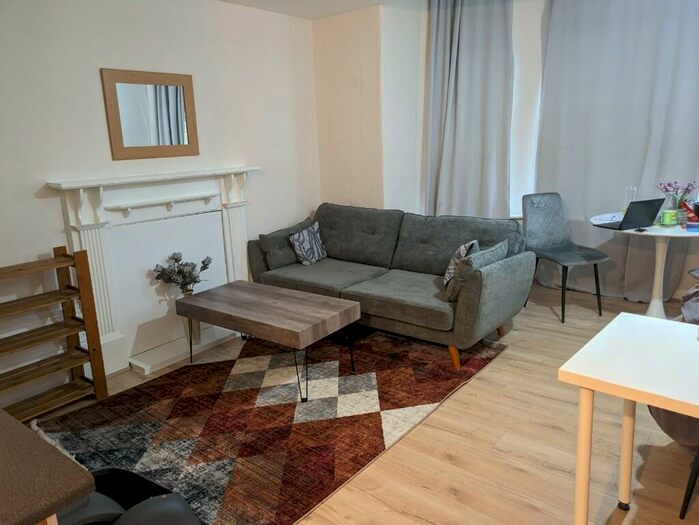 1 Bedroom Flat To Rent In Flat, Upper Brook Street, Manchester, Greater Manchester, M13