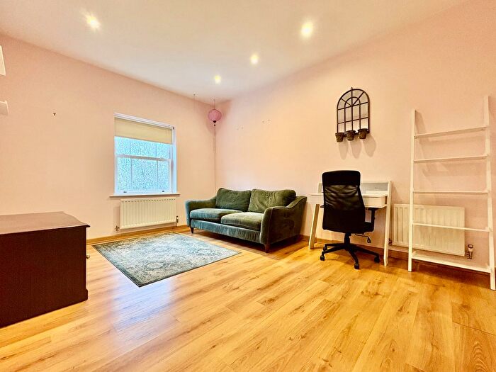 1 Bedroom Flat To Rent In Bowsher Court, Ware, SG12