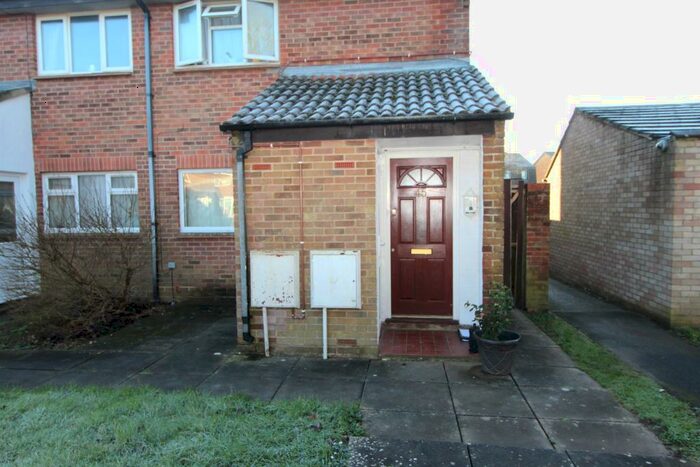 1 Bedroom Flat To Rent In Carrisbrook Court, New Milton, Hampshire, BH25