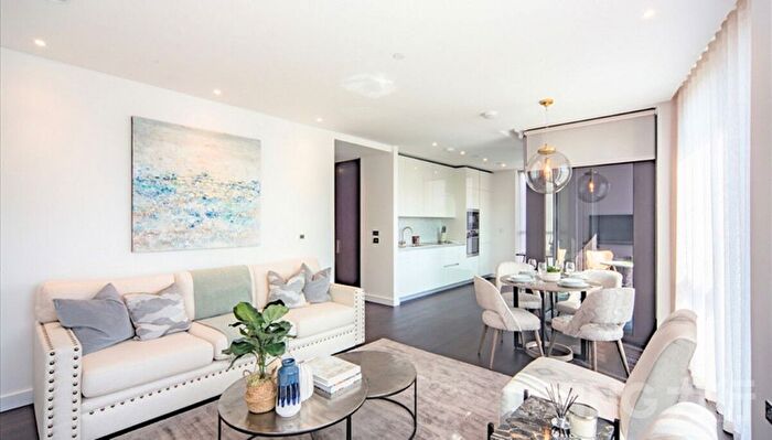 2 Bedroom Flat To Rent In Charles Clowes Walk, Nine Elms, SW11