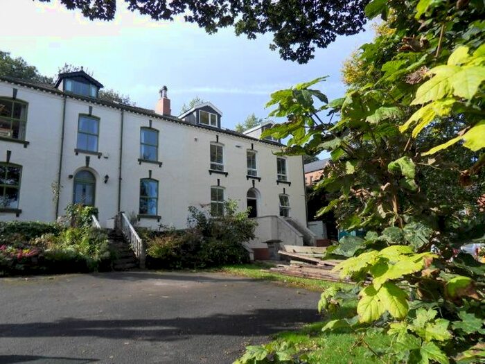 2 Bedroom Flat To Rent In Flat Meanwood Road, Leeds, LS7