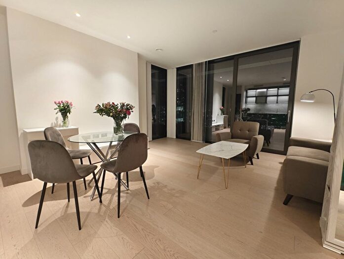 2 Bedroom Flat To Rent In The Wardian, London, E14