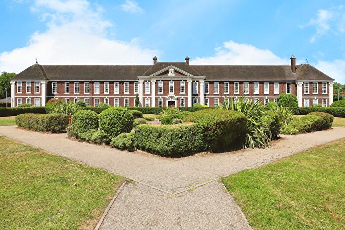 2 Bedroom Flat For Sale In Lowbridge Walk, Bilston, WV14