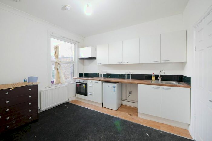 Studio To Rent In Dongola Road, London N17