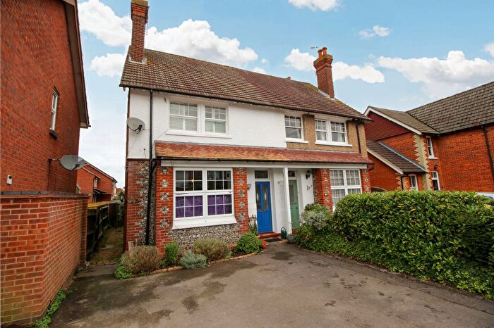 2 Bedroom Maisonette To Rent In Station Road, Shalford, Guildford, GU4