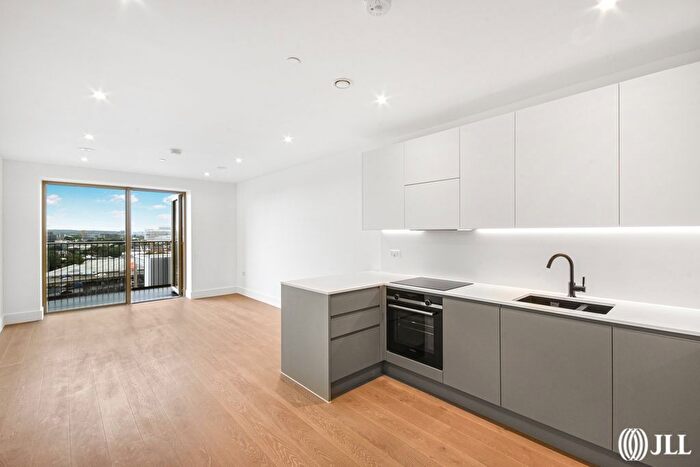 1 Bedroom Flat To Rent In Capital Interchange Way, Brentford, TW8