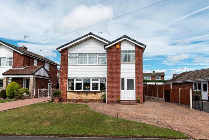 4 Bedroom Detached House For Sale In Lowlands Road, Belper, Derbyshire, DE56