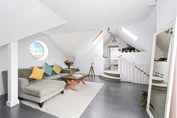 2 Bedroom Flat For Sale In Forest Road, Walthamstow, London, E17