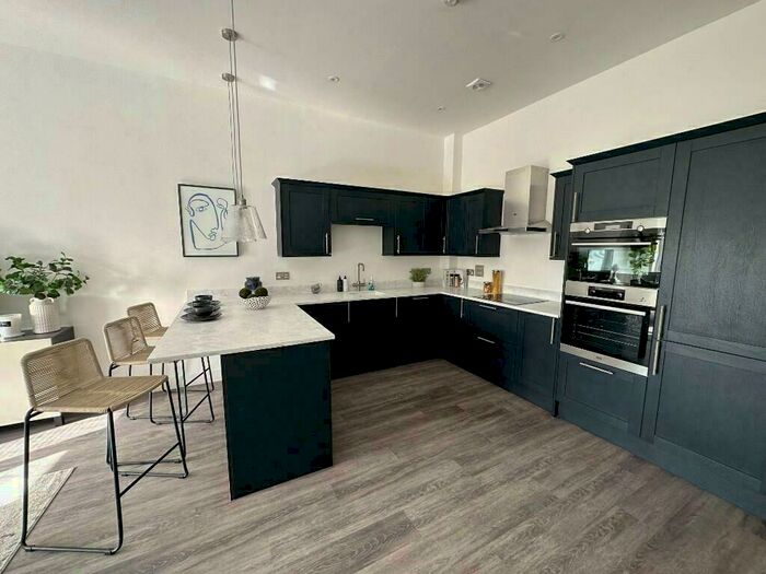 1 Bedroom Flat To Rent In Station Road, Hayling Island, Hampshire, PO11