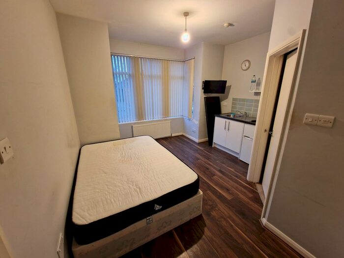 1 Bedroom Studio To Rent In Ashburnham Road, Luton, Bedfordshire, LU1