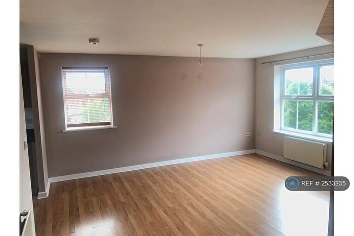 2 Bedroom Flat To Rent In Brandwood Crescent, Birmingham, B30