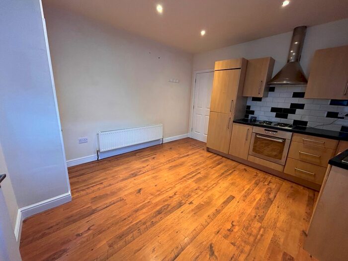 1 Bedroom Flat To Rent In Thornhill Street, Wakefield, WF1
