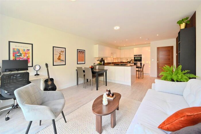 2 Bedroom Flat To Rent In Watling House, London Road, St Albans, London, AL1