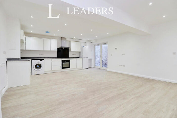 3 Bedroom Flat To Rent In Norfolk Street, Leicester, Leicestershire, LE3
