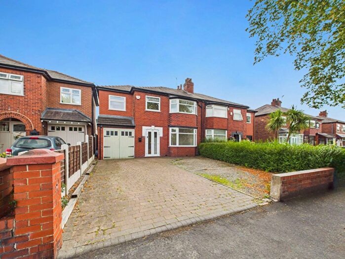 4 Bedroom Semi-Detached House To Rent In Henfold Road, Tyldesley, M29