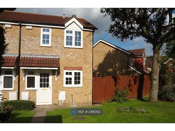 3 Bedroom Semi-Detached House To Rent In Chelsea Close, Worcester Park, KT4