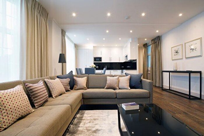 2 Bedroom Flat To Rent In Warwick Gardens, Kensington, W14