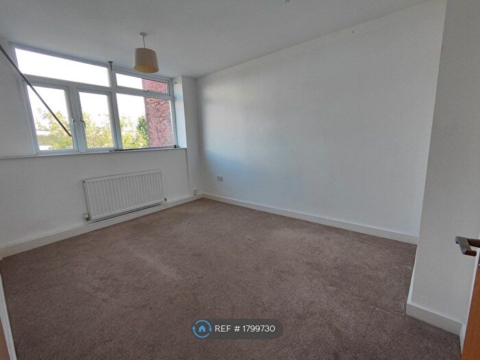 1 Bedroom Flat To Rent In Queens Parade, Waterlooville, PO7