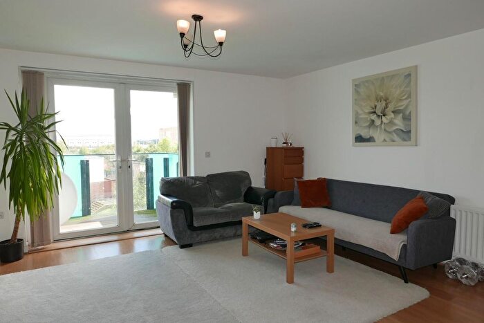 2 Bedroom Flat To Rent In Minter Road, Barking, IG11