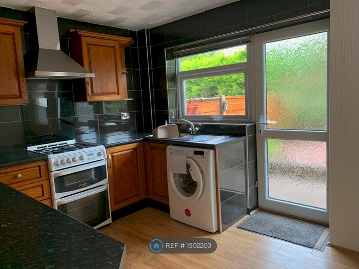 3 Bedroom Semi-Detached House To Rent In Aylesbury Grove, Middleton, Manchester, M24