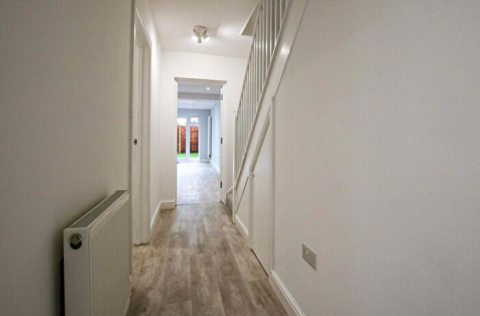4 Bedroom Semi-Detached House To Rent In Brighton Road, Salfords, Redhill, RH1
