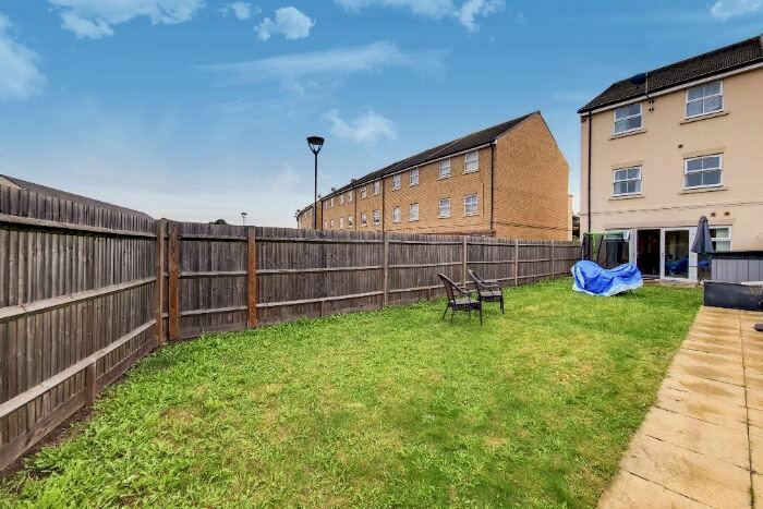 4 Bedroom Flat To Rent In Mulberry Crescent, West Drayton, UB7