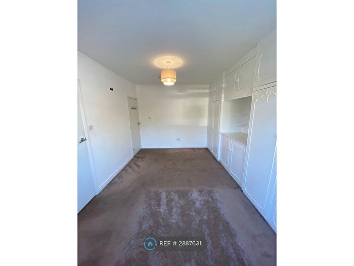 Studio To Rent In Milford Gardens, Edgware, HA8