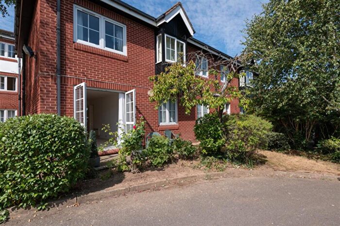 2 Bedroom Retirement Property For Sale In Woodmere Court, Avenue Road, London, N14