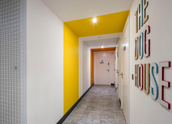 2 Bedroom Flat To Rent In Fizzy Ea B - Silvertown Way London, E16